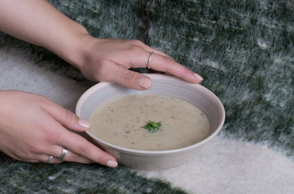 Zupa kalafiorowa z kabanosami
